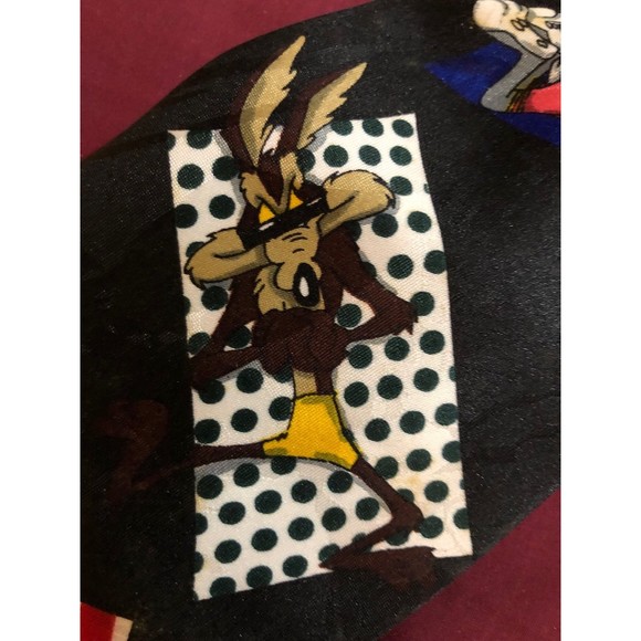Vintage 1995 Looney Tunes Necktie Featuring Several Greats: Pepe, Daffy, Bugs… - Picture 8 of 12